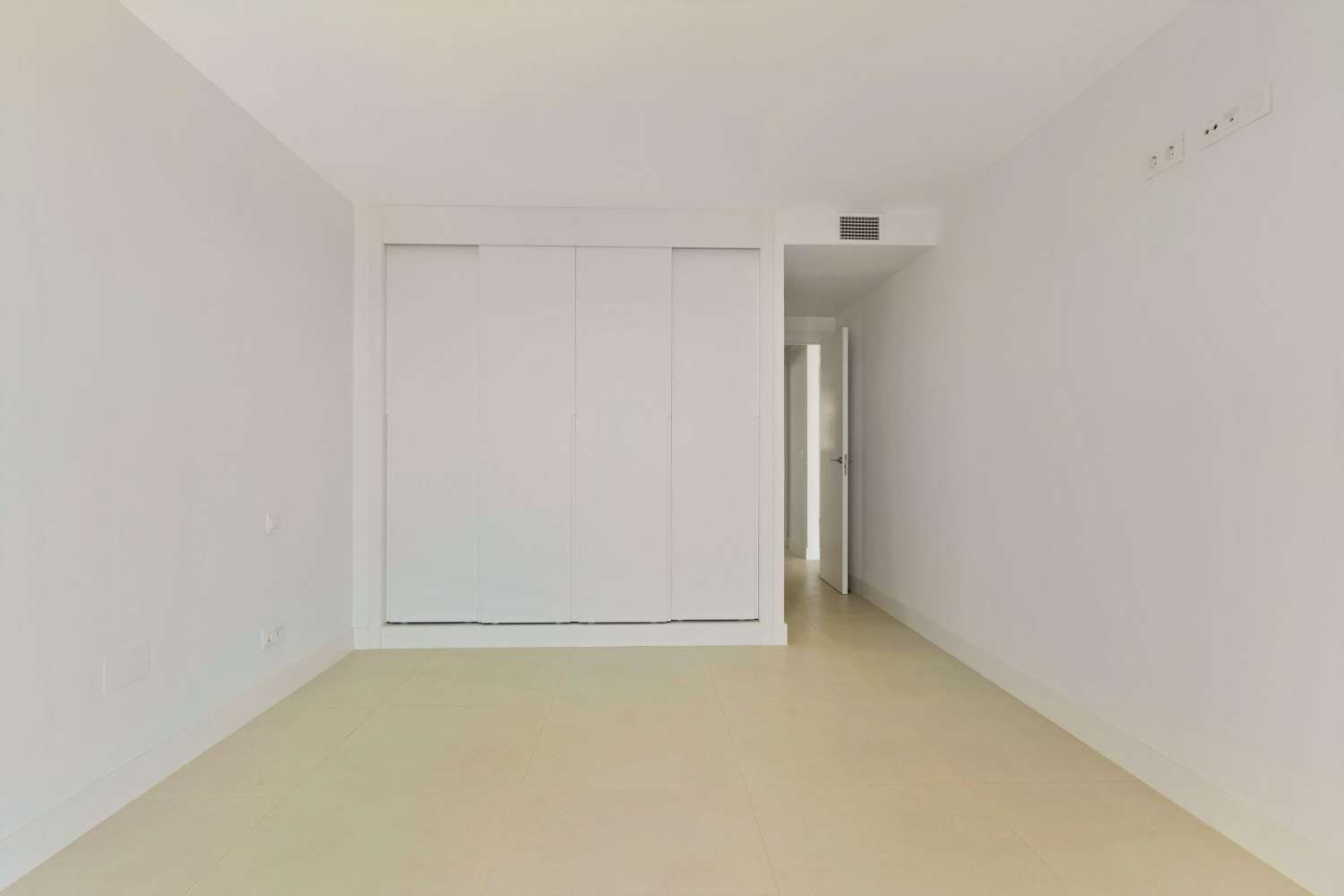 Modernes Neubau-Apartment mit großer Terrasse in El Higuerón – Fuengirola