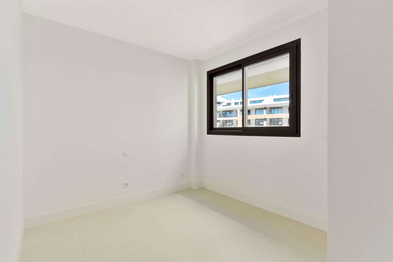 Modernes Neubau-Apartment mit großer Terrasse in El Higuerón – Fuengirola