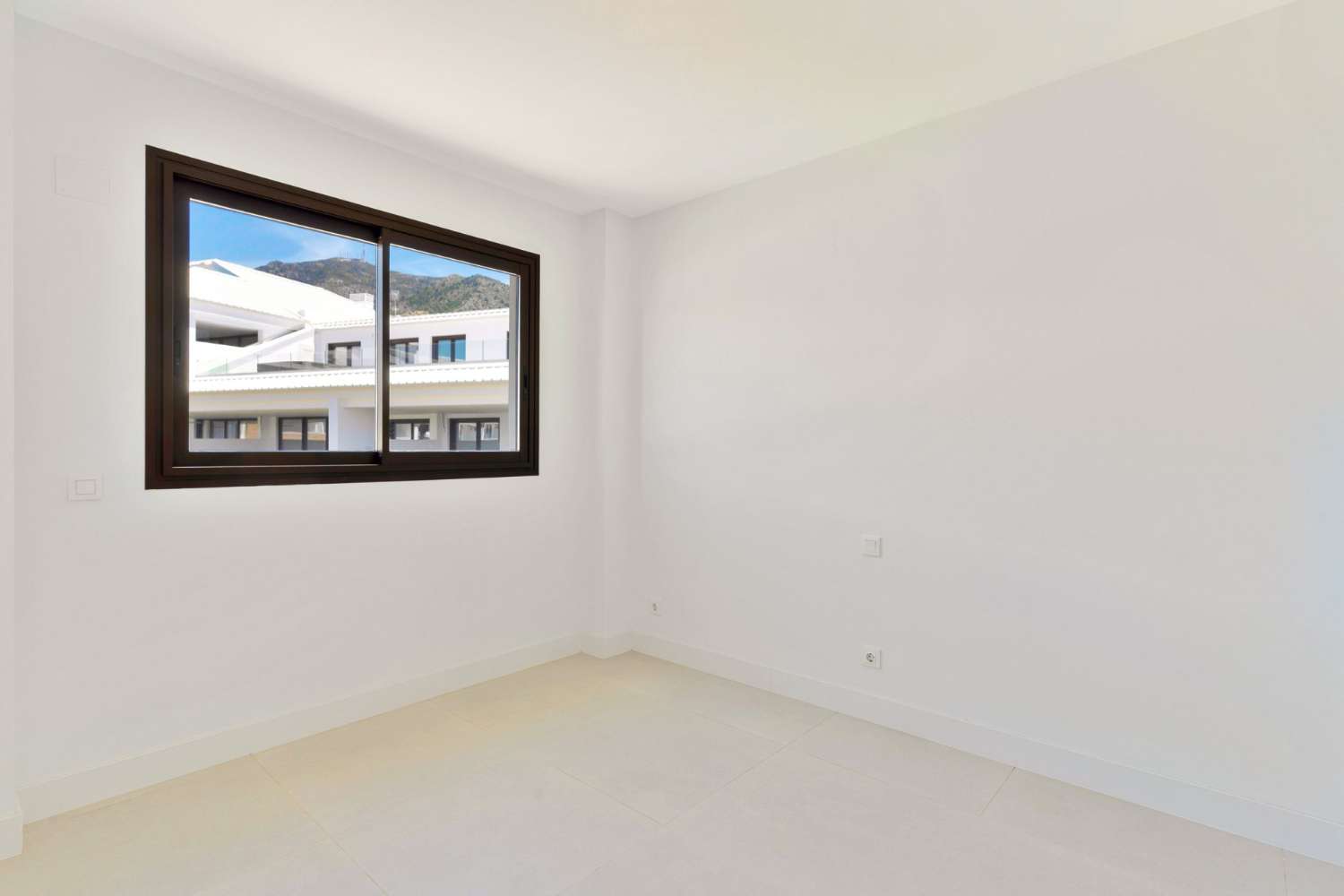 Modernes Neubau-Apartment mit großer Terrasse in El Higuerón – Fuengirola