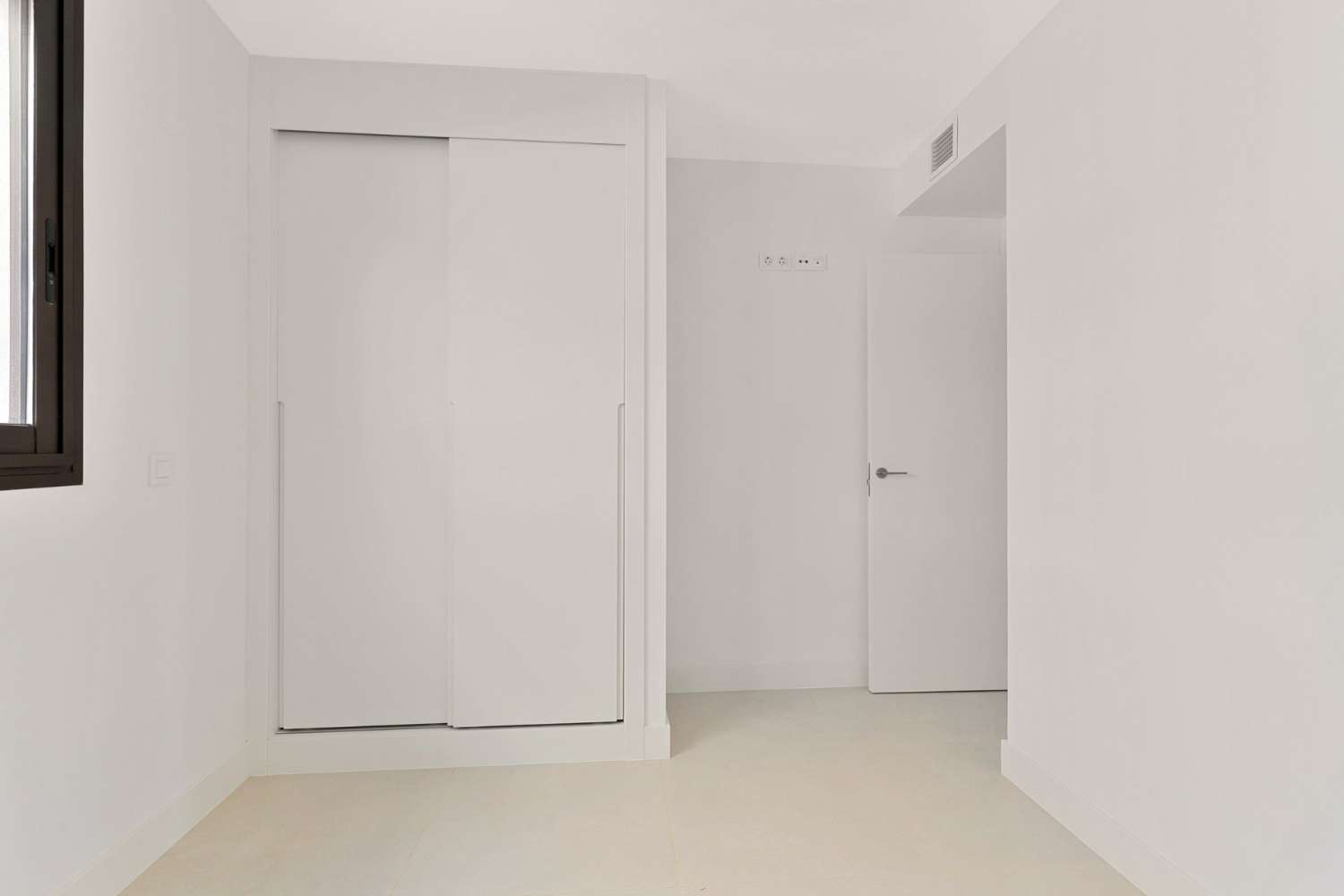 Modernes Neubau-Apartment mit großer Terrasse in El Higuerón – Fuengirola