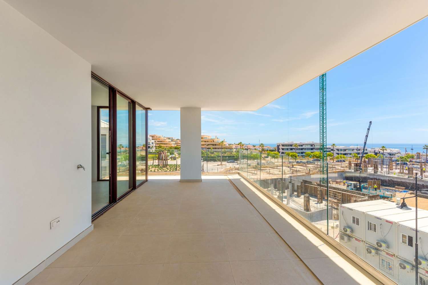 Modernes Neubau-Apartment mit großer Terrasse in El Higuerón – Fuengirola