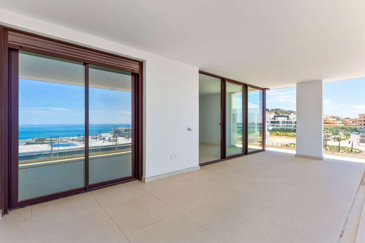 Modernes Neubau-Apartment mit großer Terrasse in El Higuerón – Fuengirola