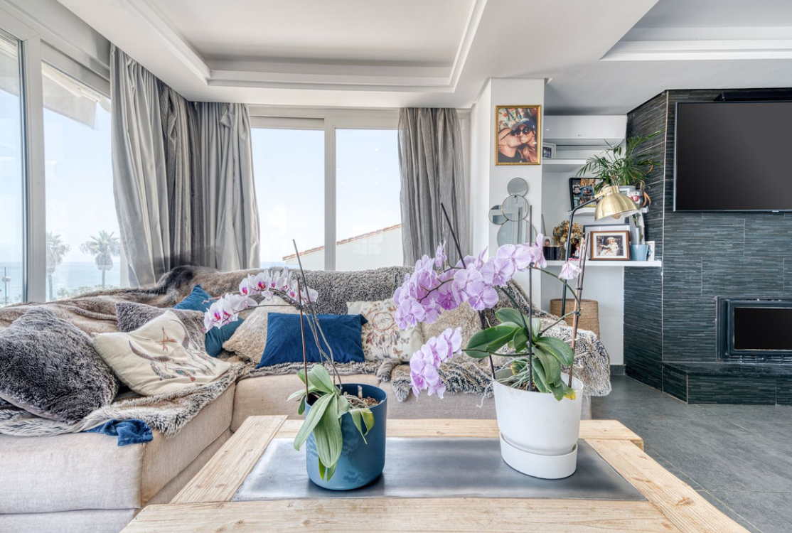 Ruime Villa met Panoramisch Uitzicht op de Middellandse Zee in Buenas Noches – Estepona