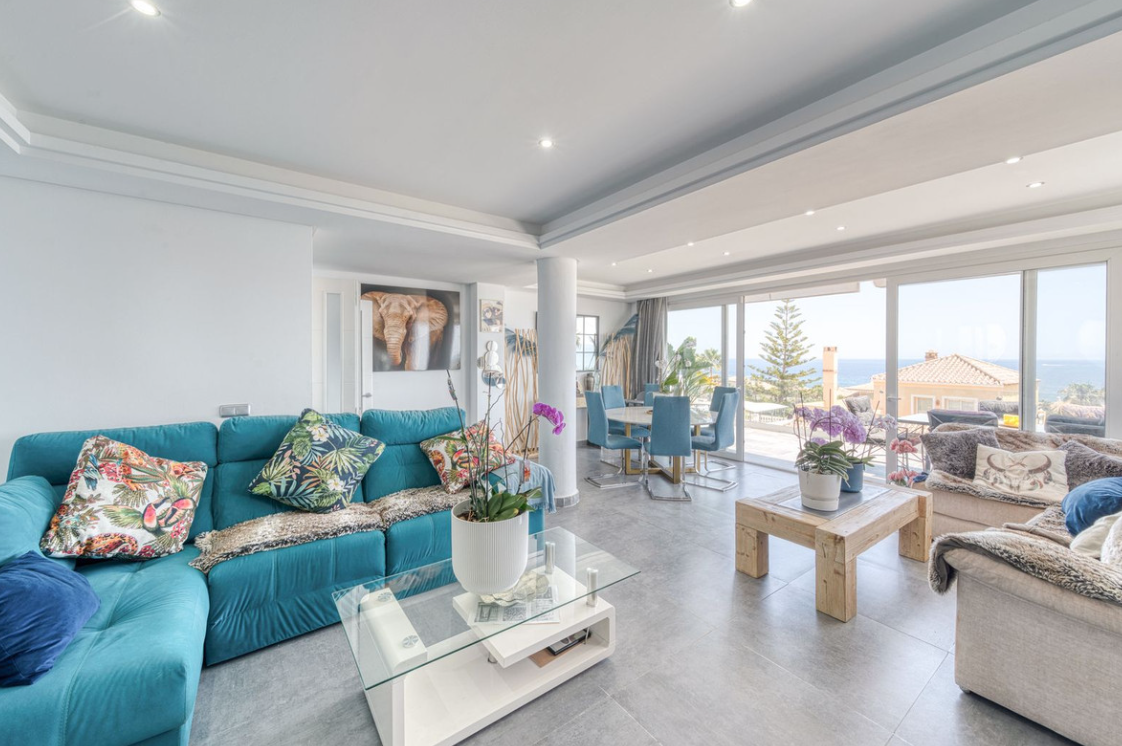 Ruime Villa met Panoramisch Uitzicht op de Middellandse Zee in Buenas Noches – Estepona