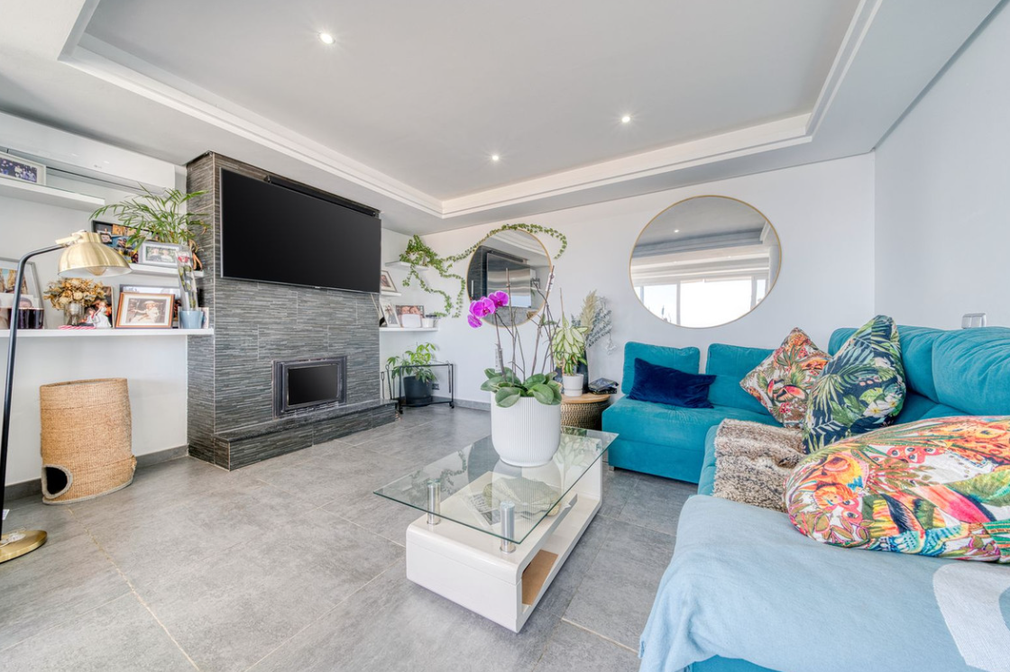 Ruime Villa met Panoramisch Uitzicht op de Middellandse Zee in Buenas Noches – Estepona