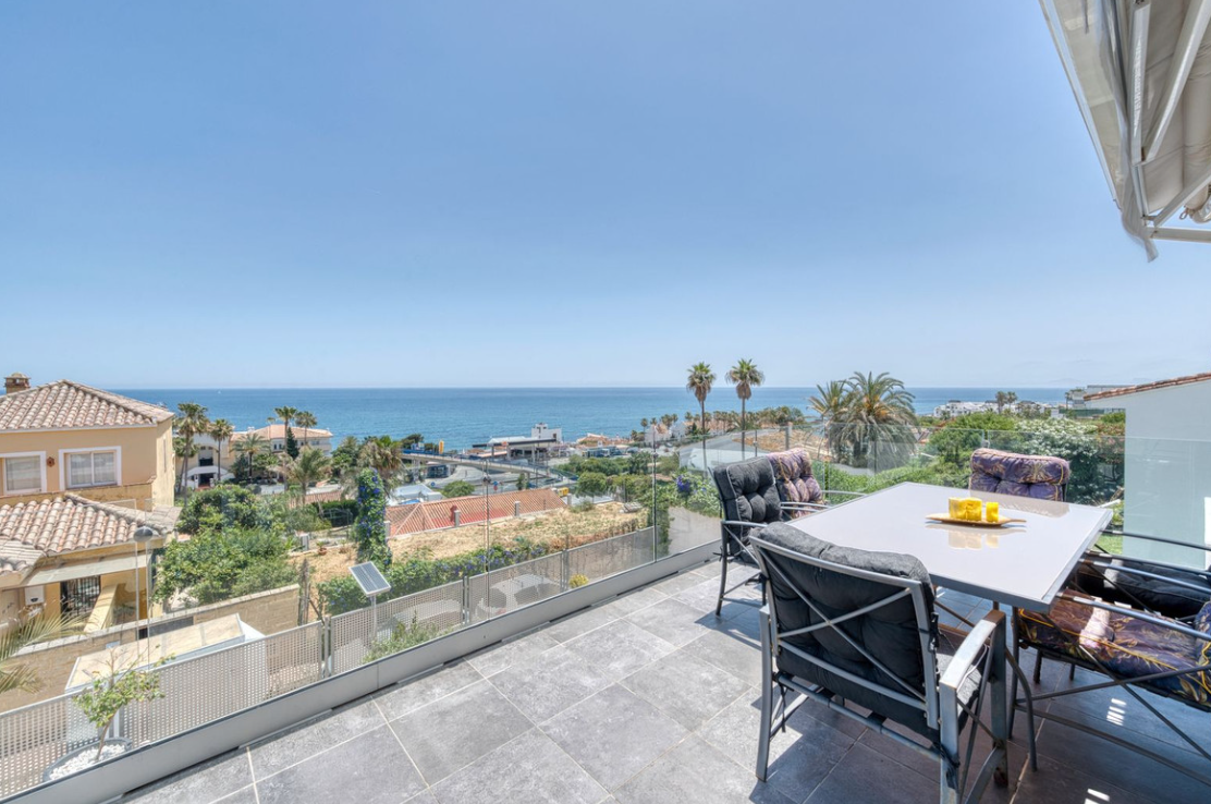 Ruime Villa met Panoramisch Uitzicht op de Middellandse Zee in Buenas Noches – Estepona