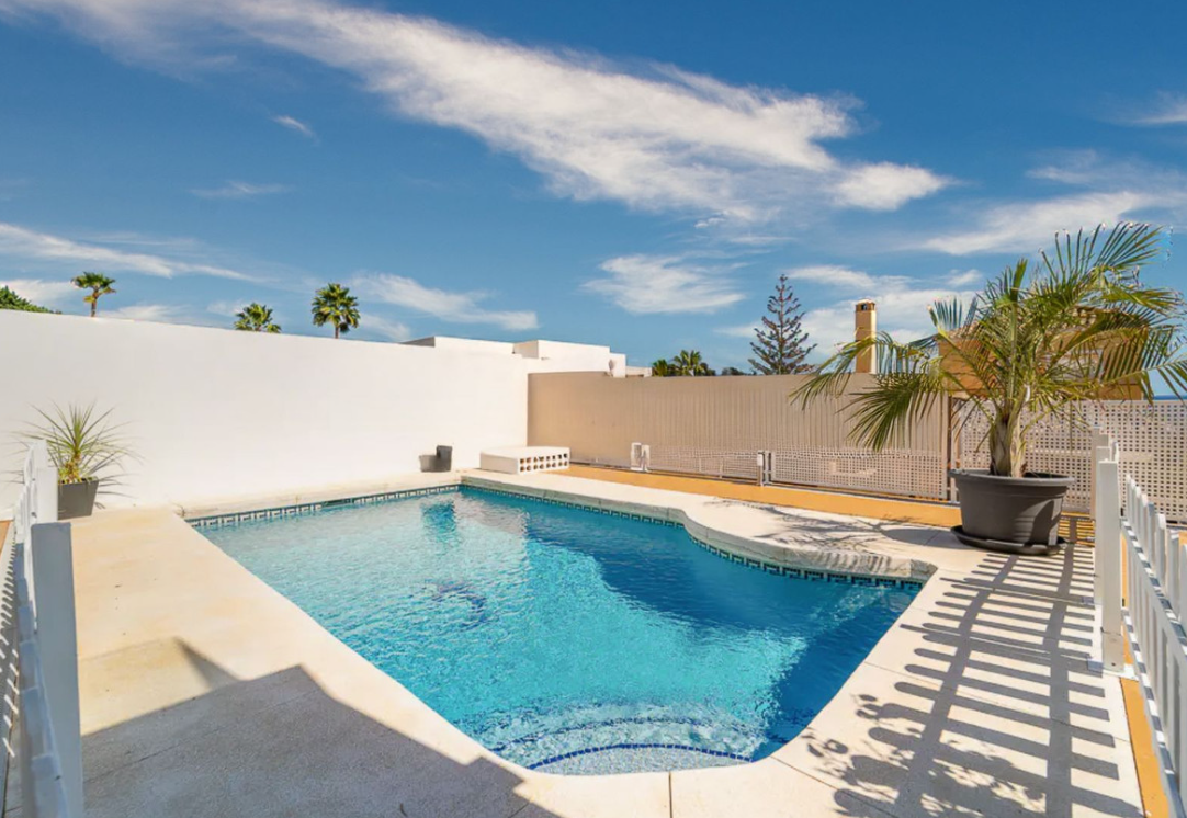 Ruime Villa met Panoramisch Uitzicht op de Middellandse Zee in Buenas Noches – Estepona