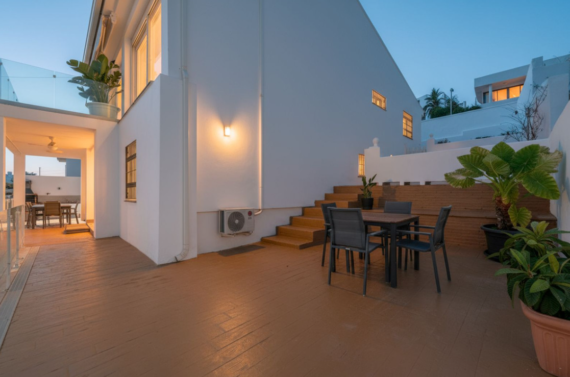Ruime Villa met Panoramisch Uitzicht op de Middellandse Zee in Buenas Noches – Estepona