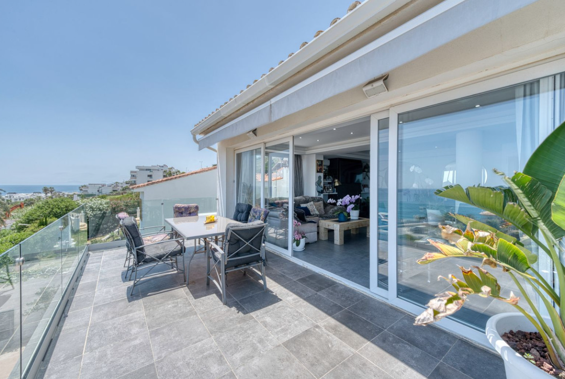 Ruime Villa met Panoramisch Uitzicht op de Middellandse Zee in Buenas Noches – Estepona