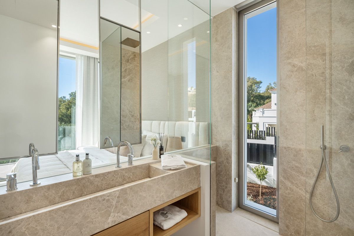 Außergewöhnliche Luxusvilla mit Panoramablick in Aloha – Nueva Andalucía, Marbella