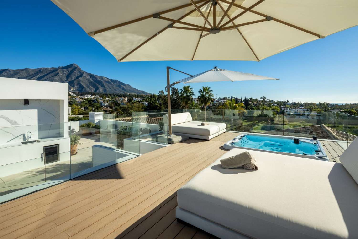 Außergewöhnliche Luxusvilla mit Panoramablick in Aloha – Nueva Andalucía, Marbella