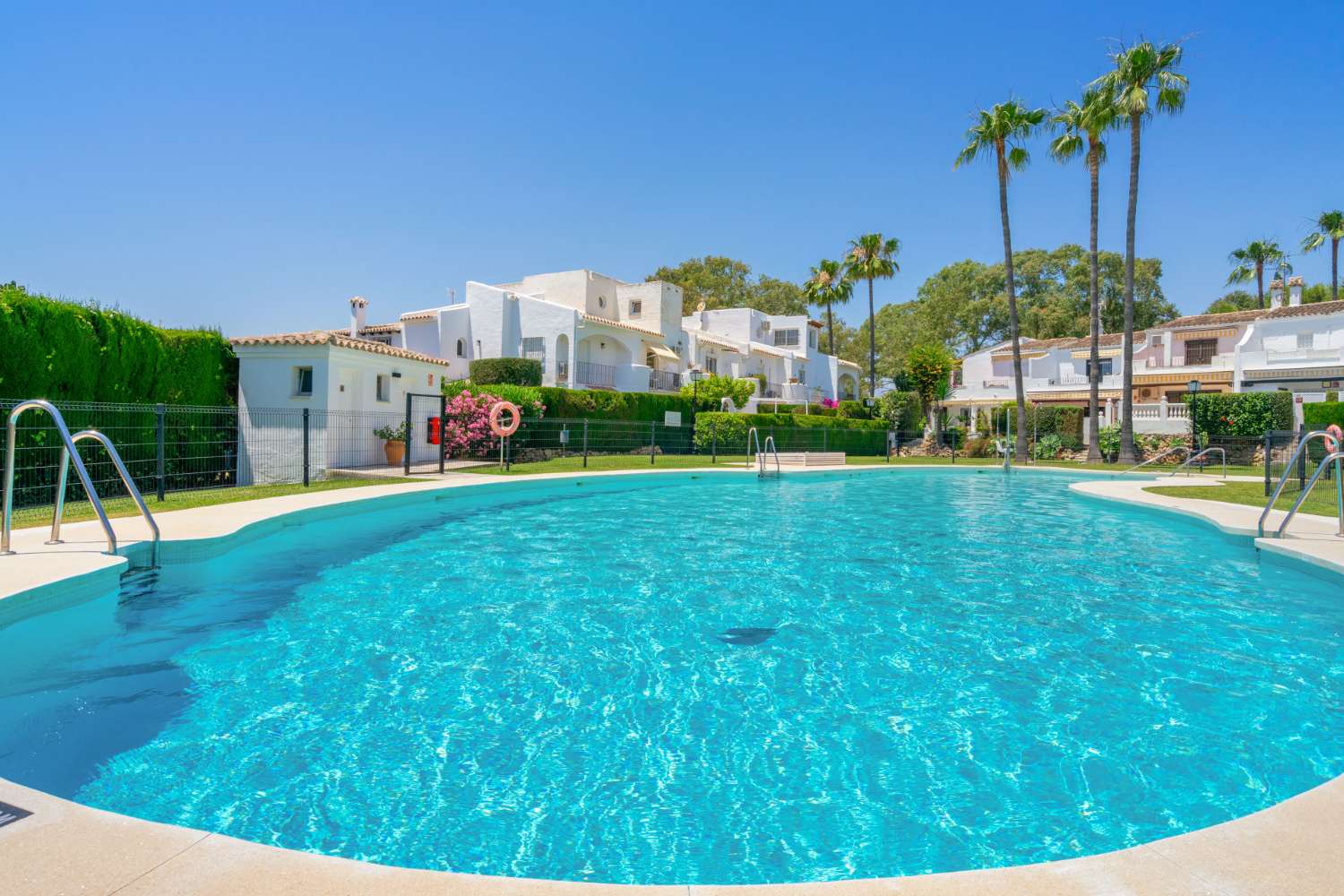 Stilvoll renoviertes Reihenhaus mit privatem Garten in Nueva Atalaya – Estepona