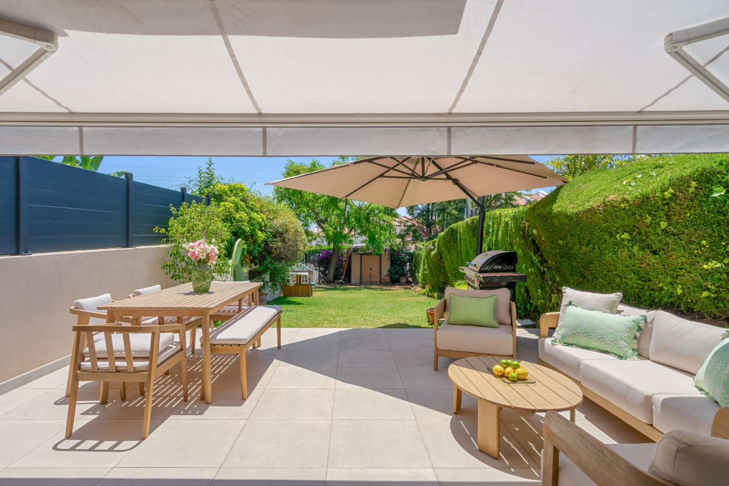 Stilvoll renoviertes Reihenhaus mit privatem Garten in Nueva Atalaya – Estepona