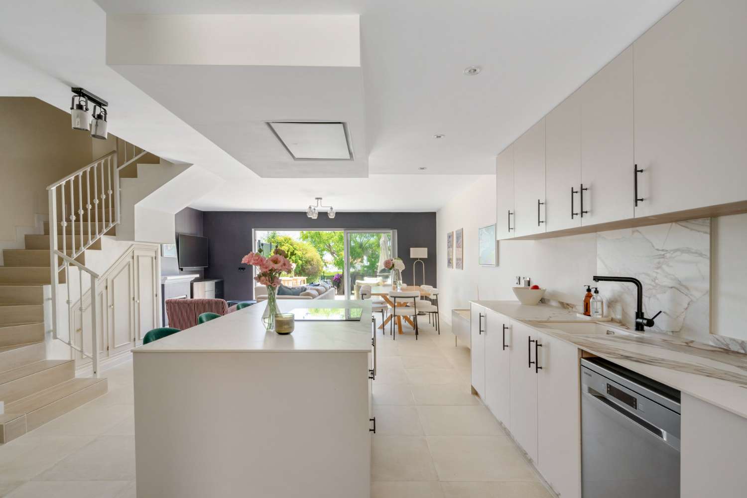 Stilvoll renoviertes Reihenhaus mit privatem Garten in Nueva Atalaya – Estepona