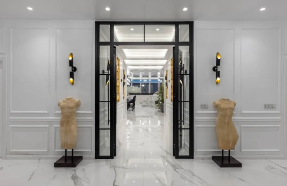 Villa exclusiva en primera línea de playa en Puerto Banús