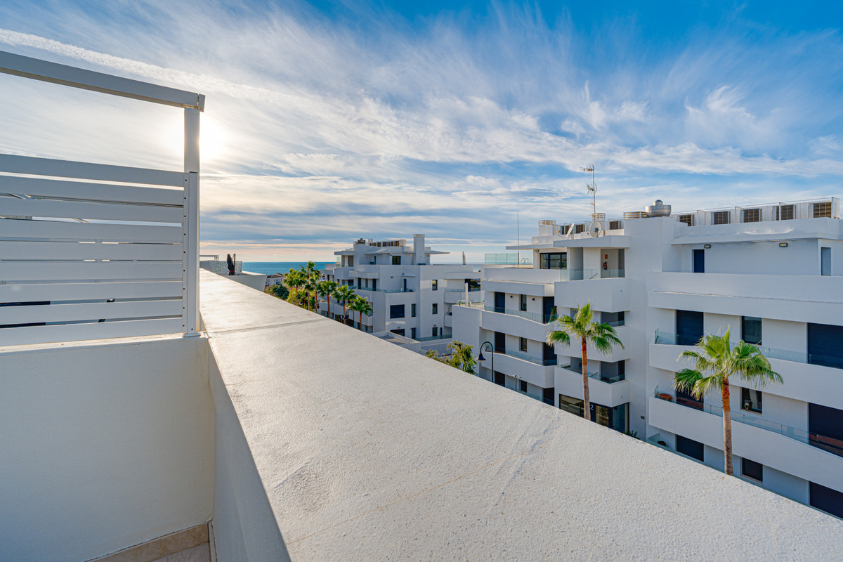 Exklusives Townhouse in La Cala de Mijas – Modernes Wohnen mit viel Platz, privatem Garten und Dachterrasse