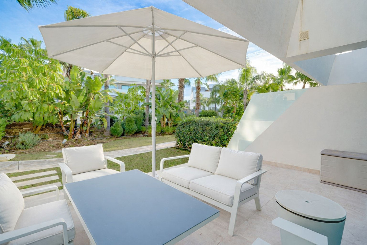 Exklusives Townhouse in La Cala de Mijas – Modernes Wohnen mit viel Platz, privatem Garten und Dachterrasse