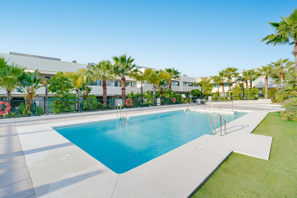 Exklusives Townhouse in La Cala de Mijas – Modernes Wohnen mit viel Platz, privatem Garten und Dachterrasse