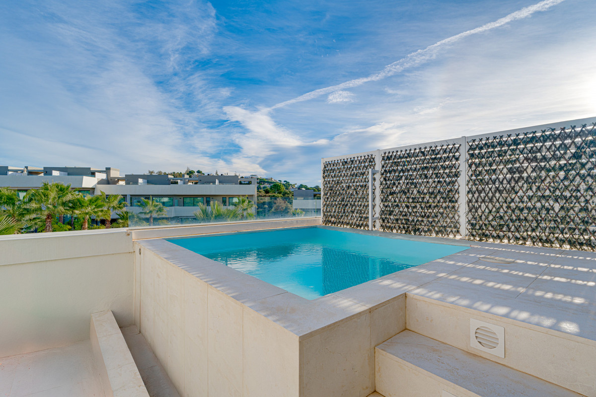 Exklusives Townhouse in La Cala de Mijas – Modernes Wohnen mit viel Platz, privatem Garten und Dachterrasse