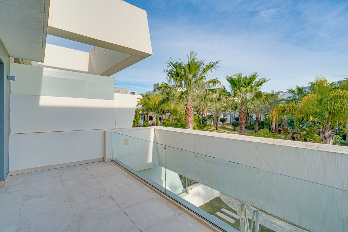 Exklusives Townhouse in La Cala de Mijas – Modernes Wohnen mit viel Platz, privatem Garten und Dachterrasse
