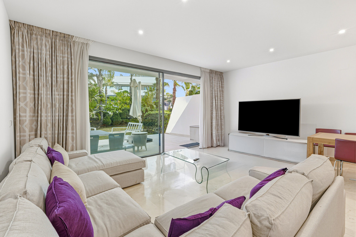 Exklusives Townhouse in La Cala de Mijas – Modernes Wohnen mit viel Platz, privatem Garten und Dachterrasse