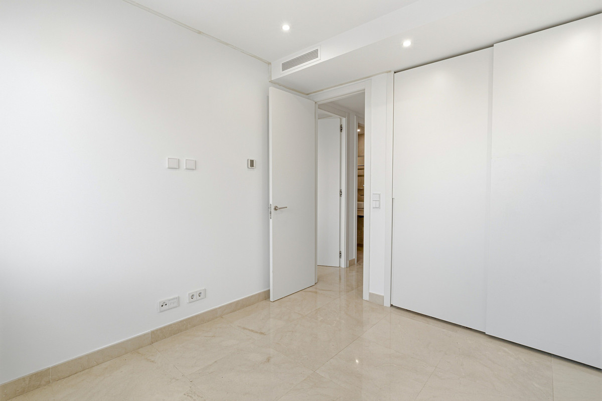 Exklusives Townhouse in La Cala de Mijas – Modernes Wohnen mit viel Platz, privatem Garten und Dachterrasse