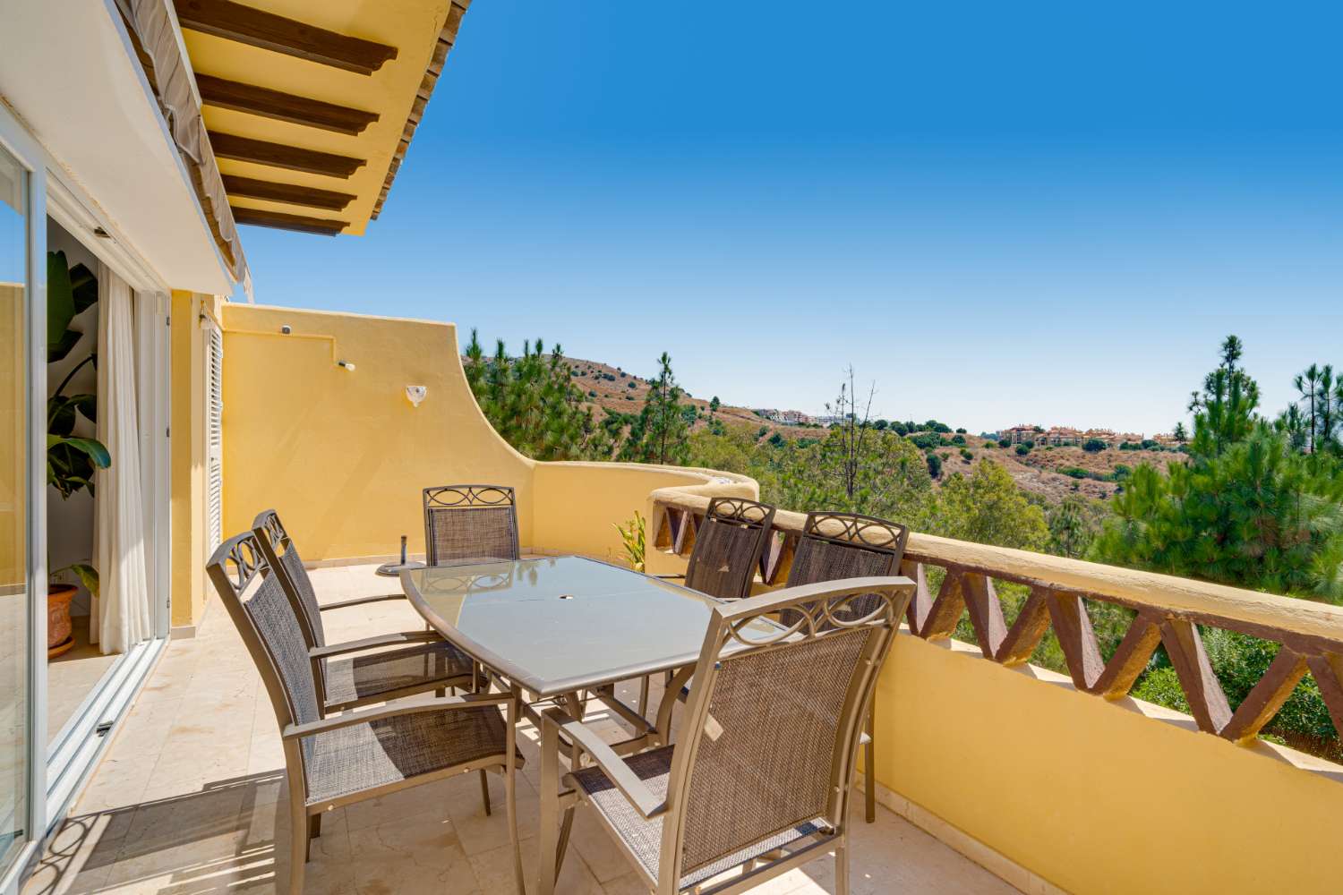 Reihenhaus mit Meerblick in Calahonda – Mediterraner Wohnkomfort an der Costa del Sol