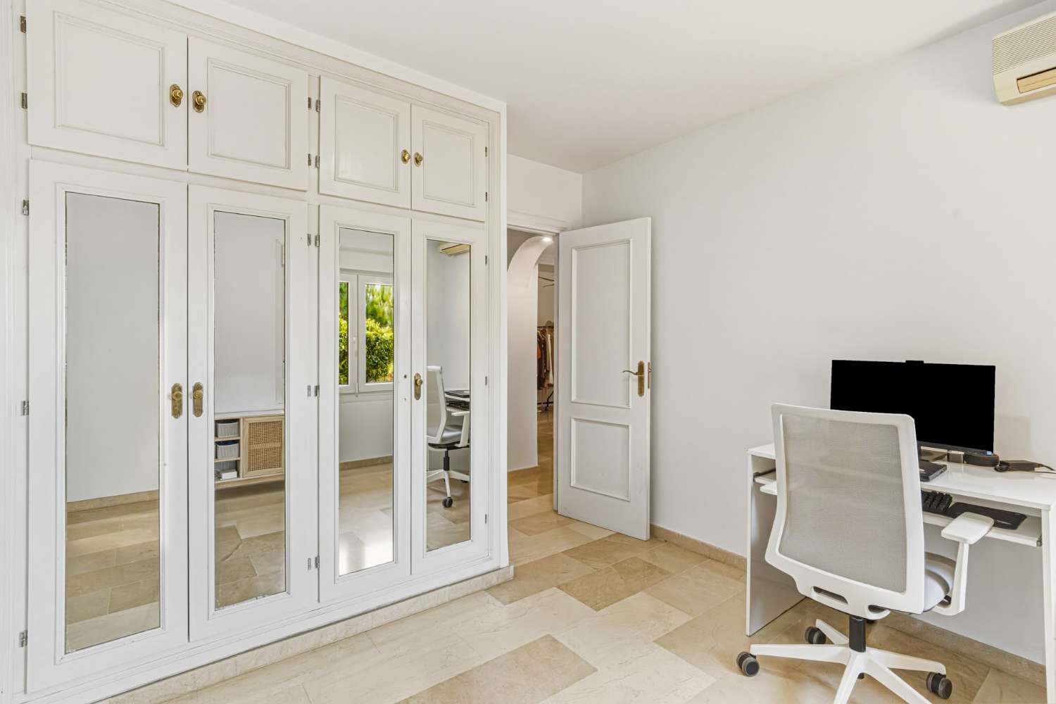 Reihenhaus mit Meerblick in Calahonda – Mediterraner Wohnkomfort an der Costa del Sol
