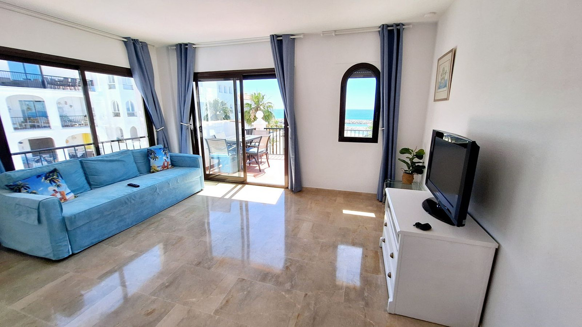 Stilvolles Apartment in der obersten Etage mit traumhaftem Meerblick in Puerto de la Duquesa