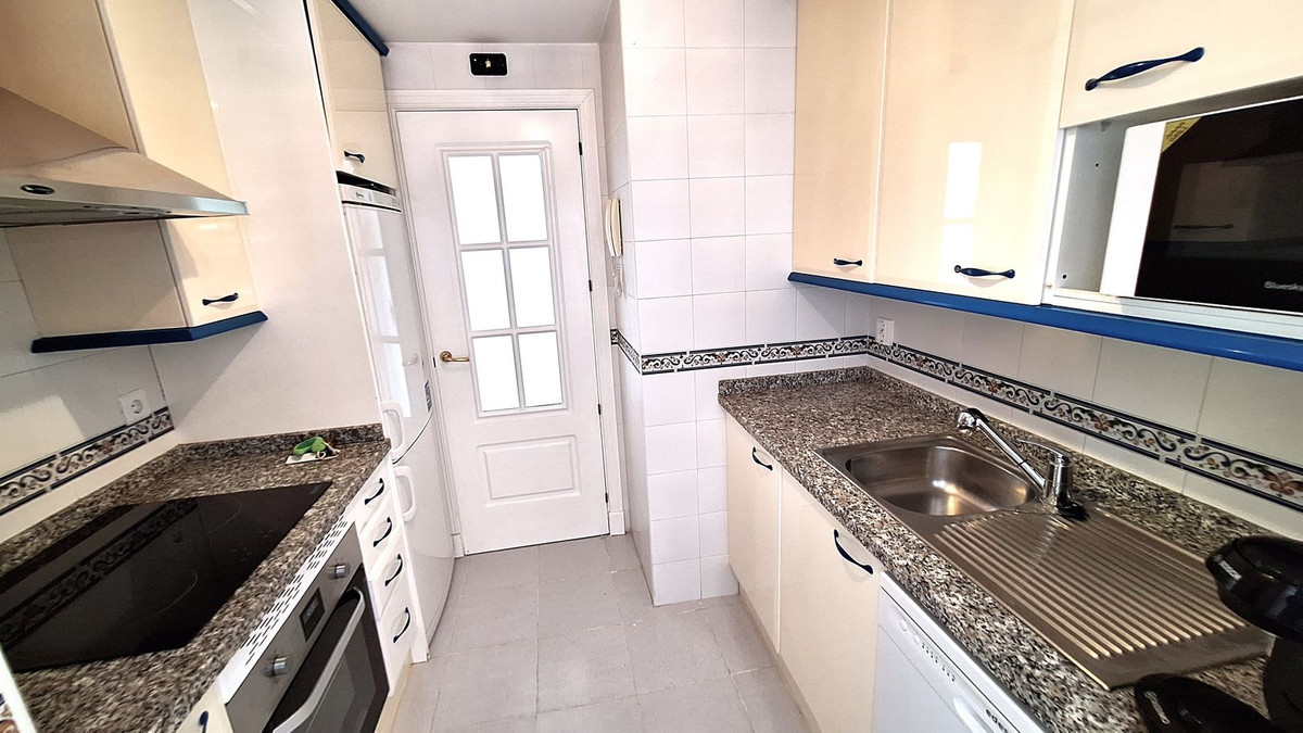 Stilvolles Apartment in der obersten Etage mit traumhaftem Meerblick in Puerto de la Duquesa