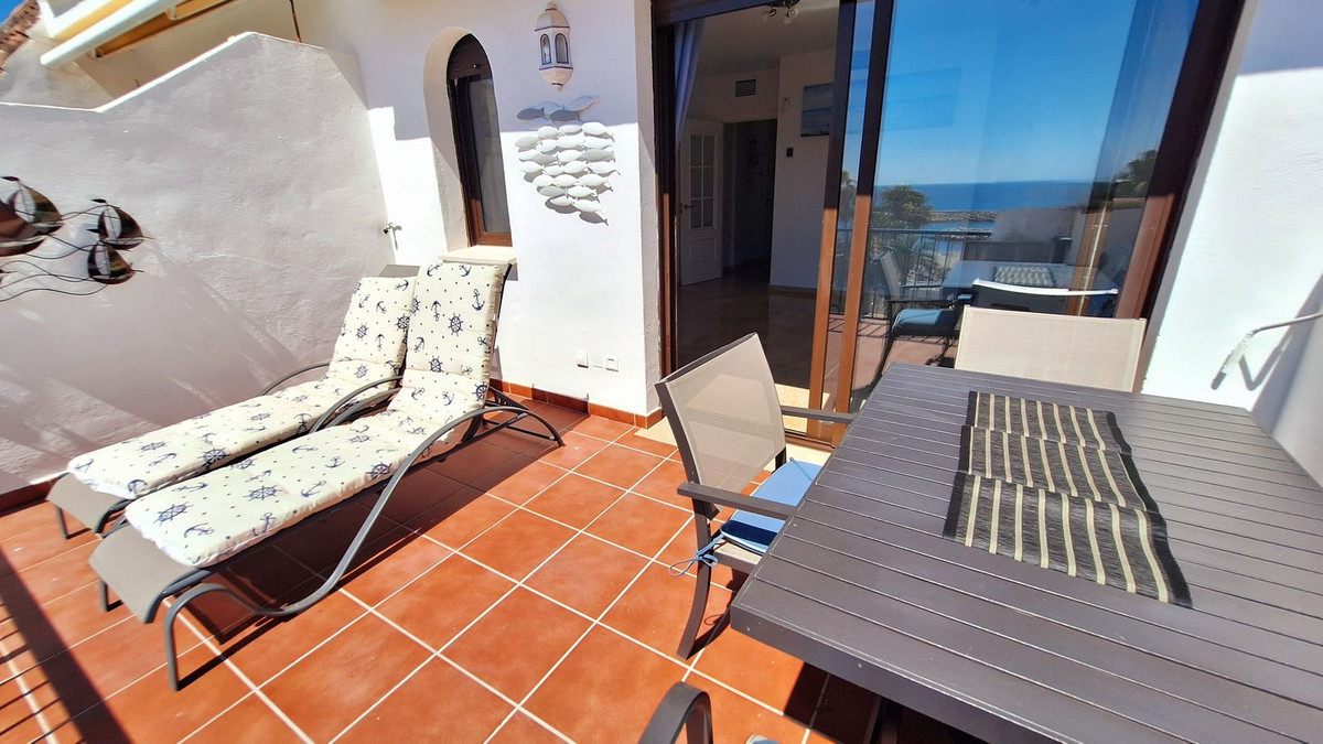 Stilvolles Apartment in der obersten Etage mit traumhaftem Meerblick in Puerto de la Duquesa