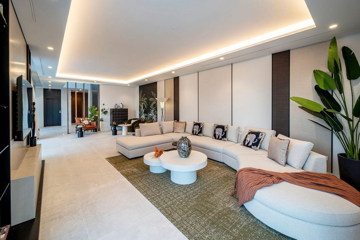 Exklusive Luxusvilla mit Infinity-Pool in El Paraíso Alto, Benahavís