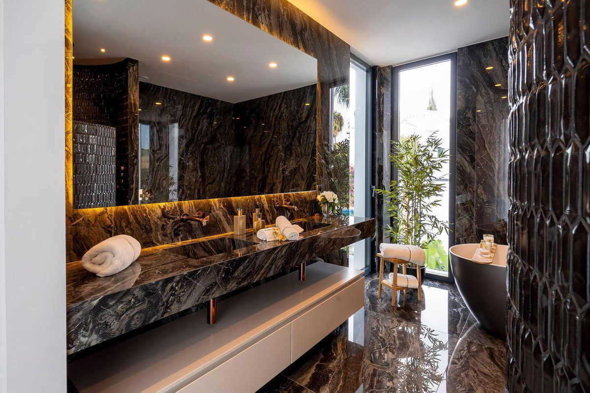 Exklusive Luxusvilla mit Infinity-Pool in El Paraíso Alto, Benahavís