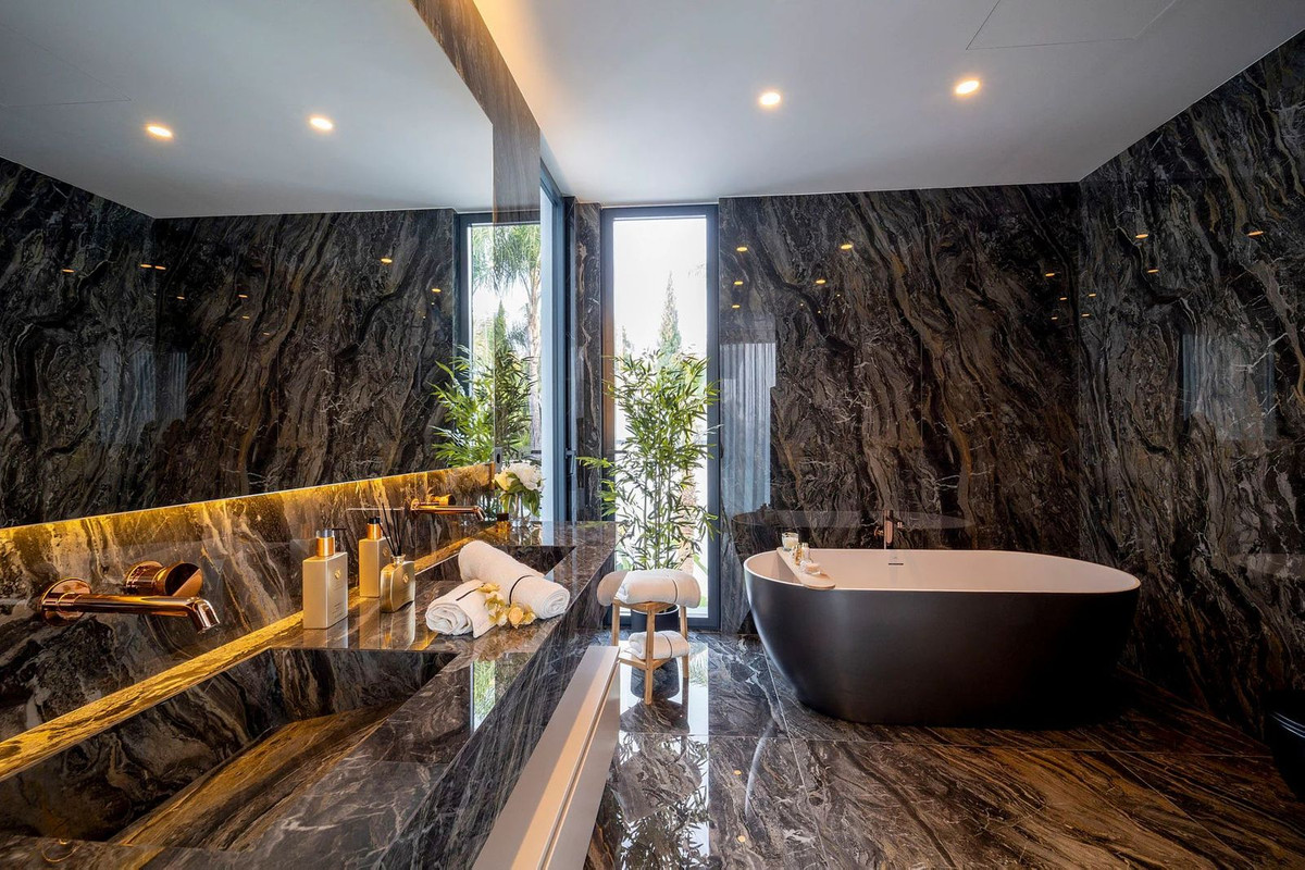 Exklusive Luxusvilla mit Infinity-Pool in El Paraíso Alto, Benahavís
