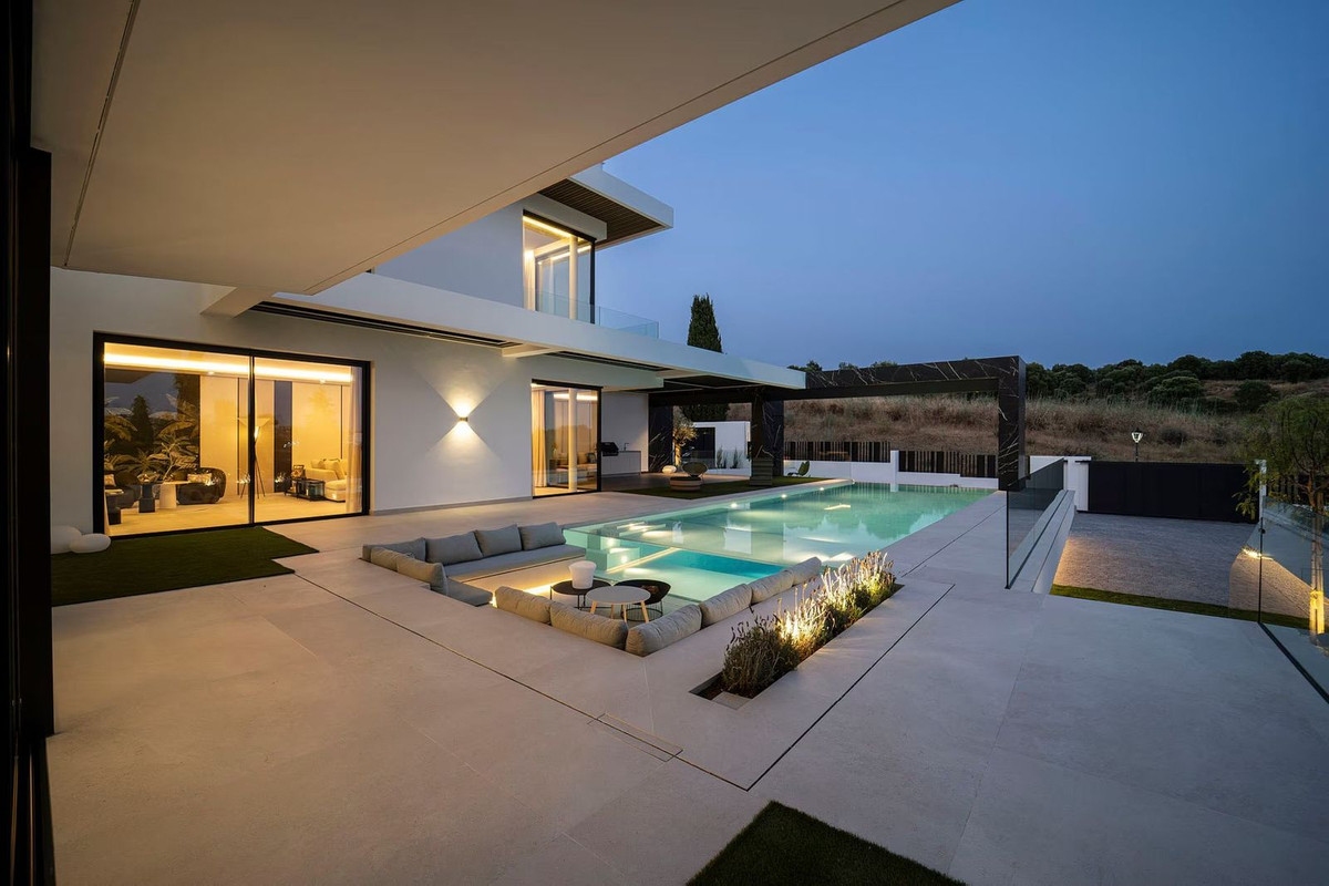 Exklusive Luxusvilla mit Infinity-Pool in El Paraíso Alto, Benahavís