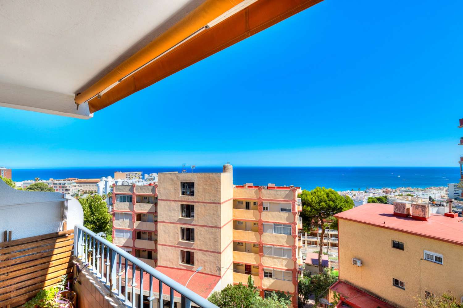 Apartment mit spektakulärem Meerblick in Torremolinos – Nur 800 Meter vom Strand La Carihuela entfernt