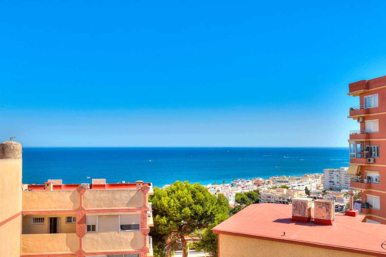Apartment mit spektakulärem Meerblick in Torremolinos – Nur 800 Meter vom Strand La Carihuela entfernt