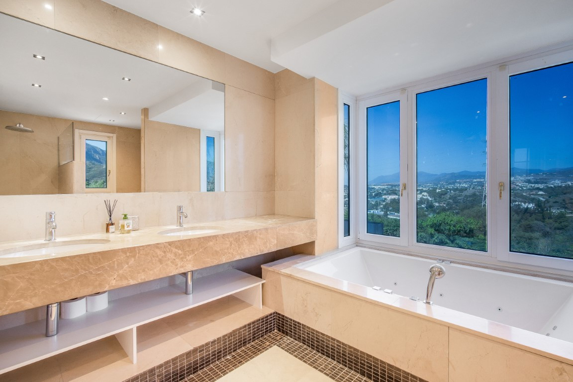 Exklusive Villa mit großem Entwicklungspotenzial auf der Goldenen Meile von Marbella