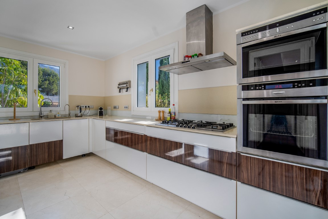 Exklusive Villa mit großem Entwicklungspotenzial auf der Goldenen Meile von Marbella