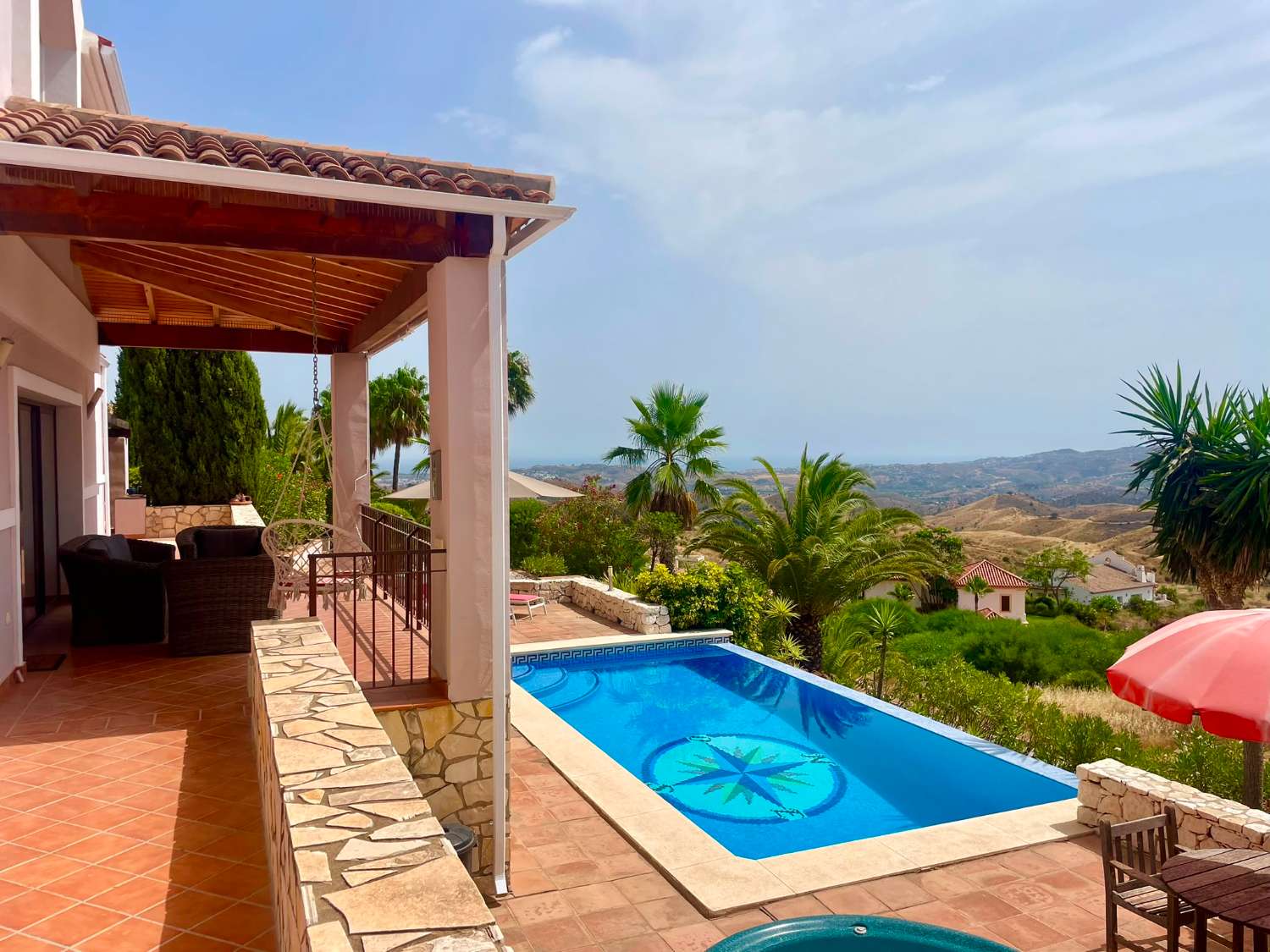 Exklusive Villa mit spektakulärem Panoramablick auf Meer und Berge in Valtocado