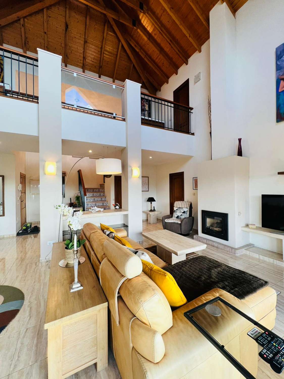 Exklusive Villa mit spektakulärem Panoramablick auf Meer und Berge in Valtocado