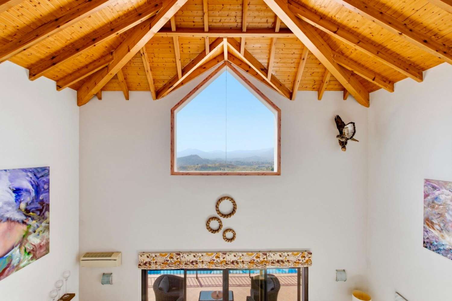 Freistehende Villa mit spektakulärem Panoramablick auf Meer und Berge in Valtocado