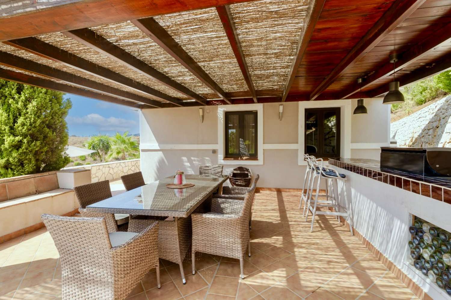 Freistehende Villa mit spektakulärem Panoramablick auf Meer und Berge in Valtocado