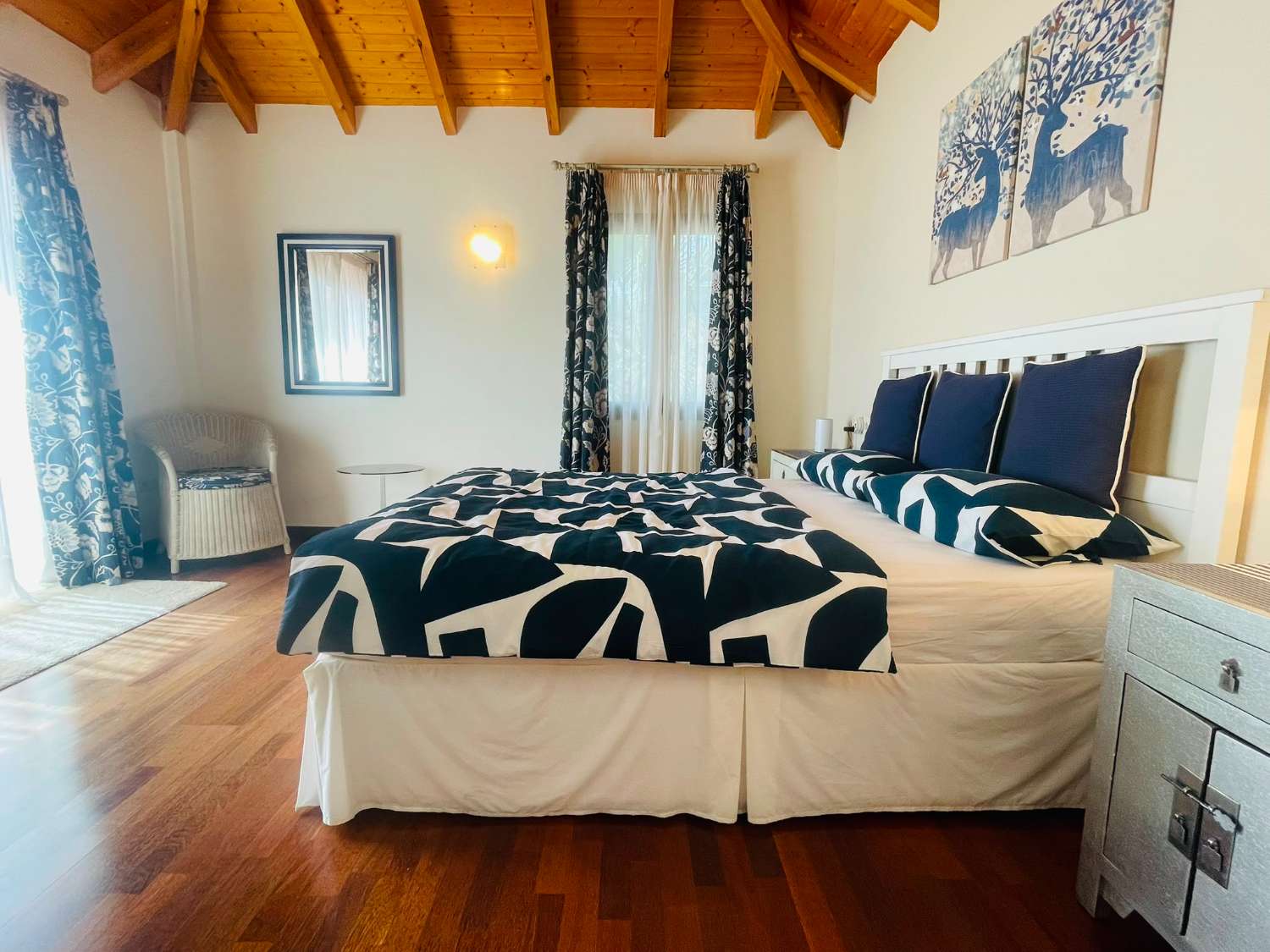Exklusive Villa mit spektakulärem Panoramablick auf Meer und Berge in Valtocado