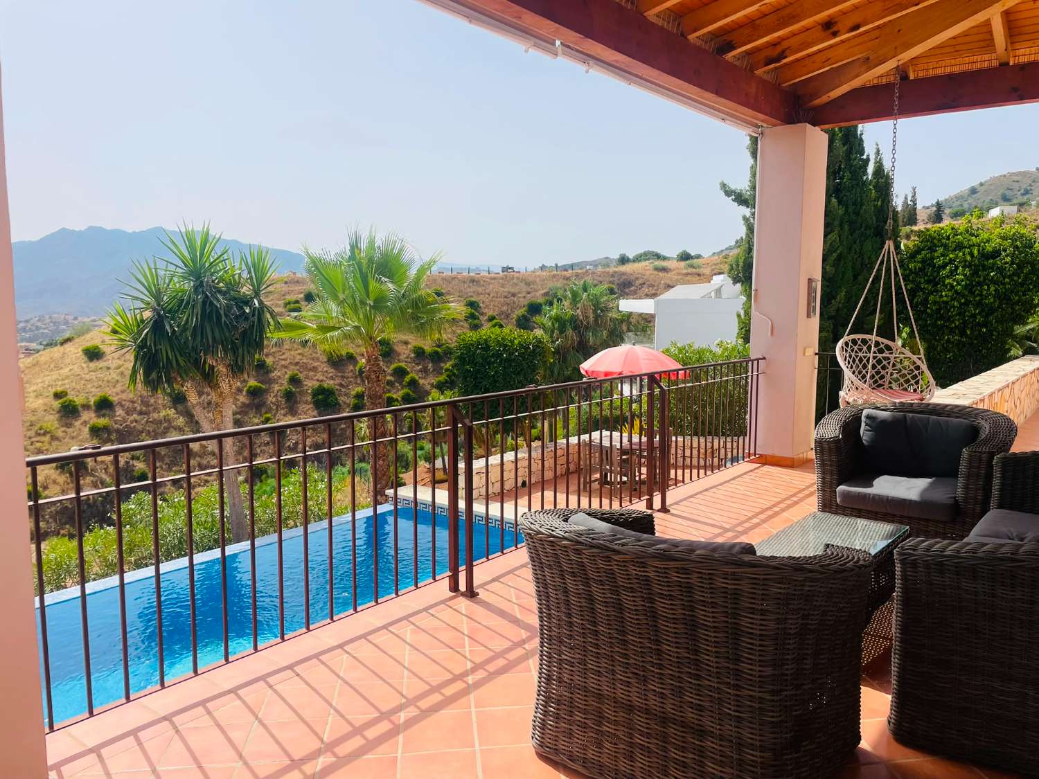 Exklusive Villa mit spektakulärem Panoramablick auf Meer und Berge in Valtocado