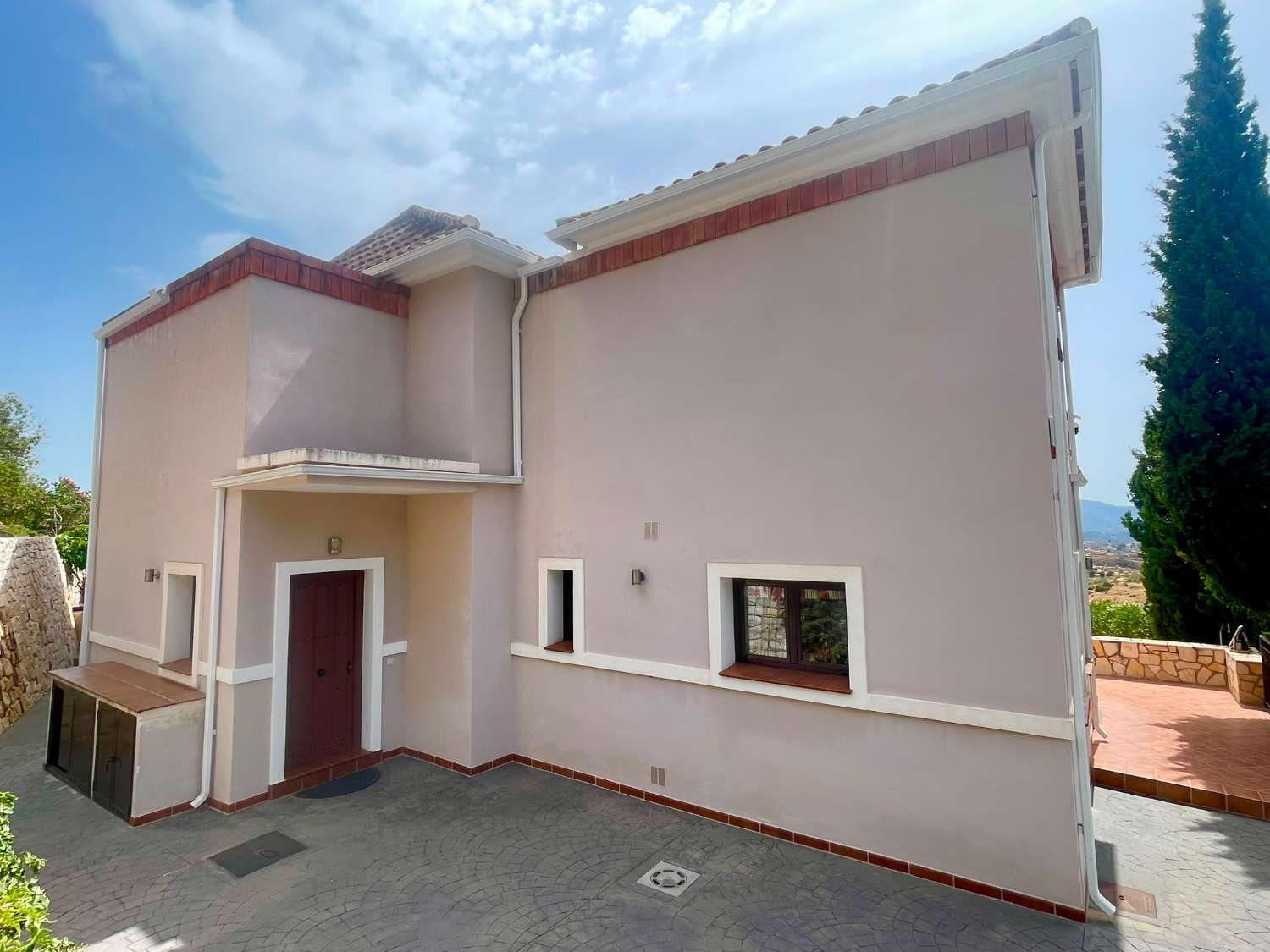 Exklusive Villa mit spektakulärem Panoramablick auf Meer und Berge in Valtocado