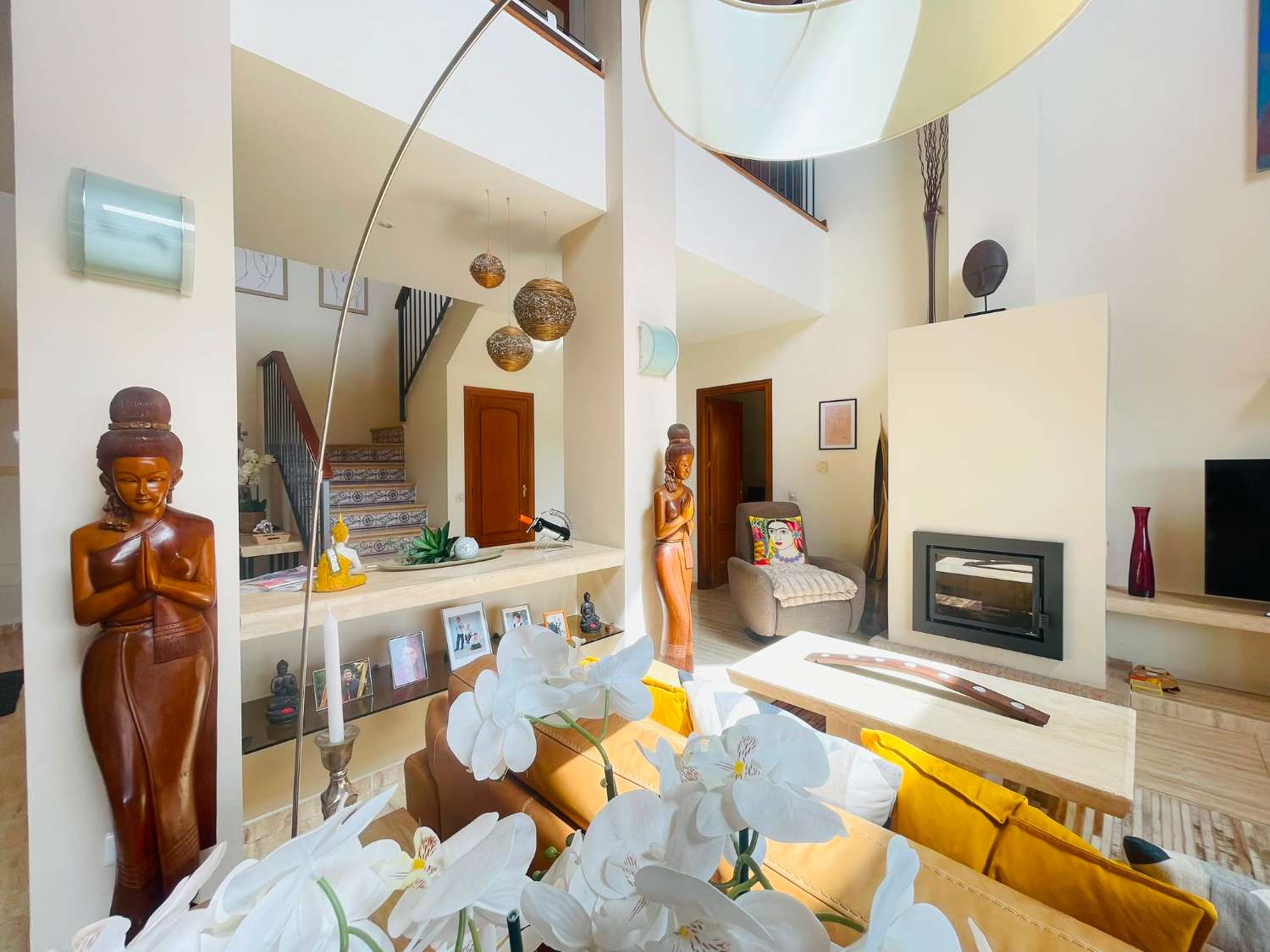 Exklusive Villa mit spektakulärem Panoramablick auf Meer und Berge in Valtocado