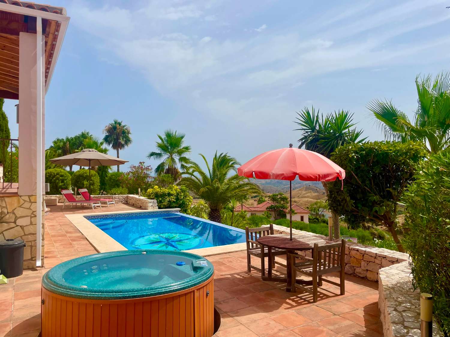 Exklusive Villa mit spektakulärem Panoramablick auf Meer und Berge in Valtocado