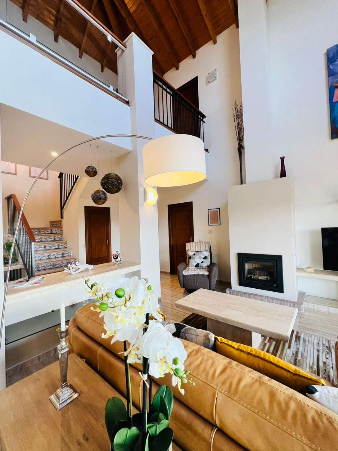 Exklusive Villa mit spektakulärem Panoramablick auf Meer und Berge in Valtocado