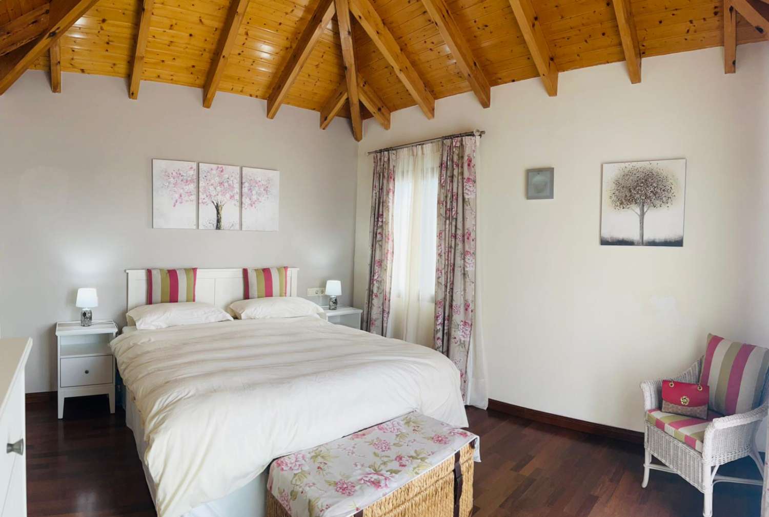 Exklusive Villa mit spektakulärem Panoramablick auf Meer und Berge in Valtocado